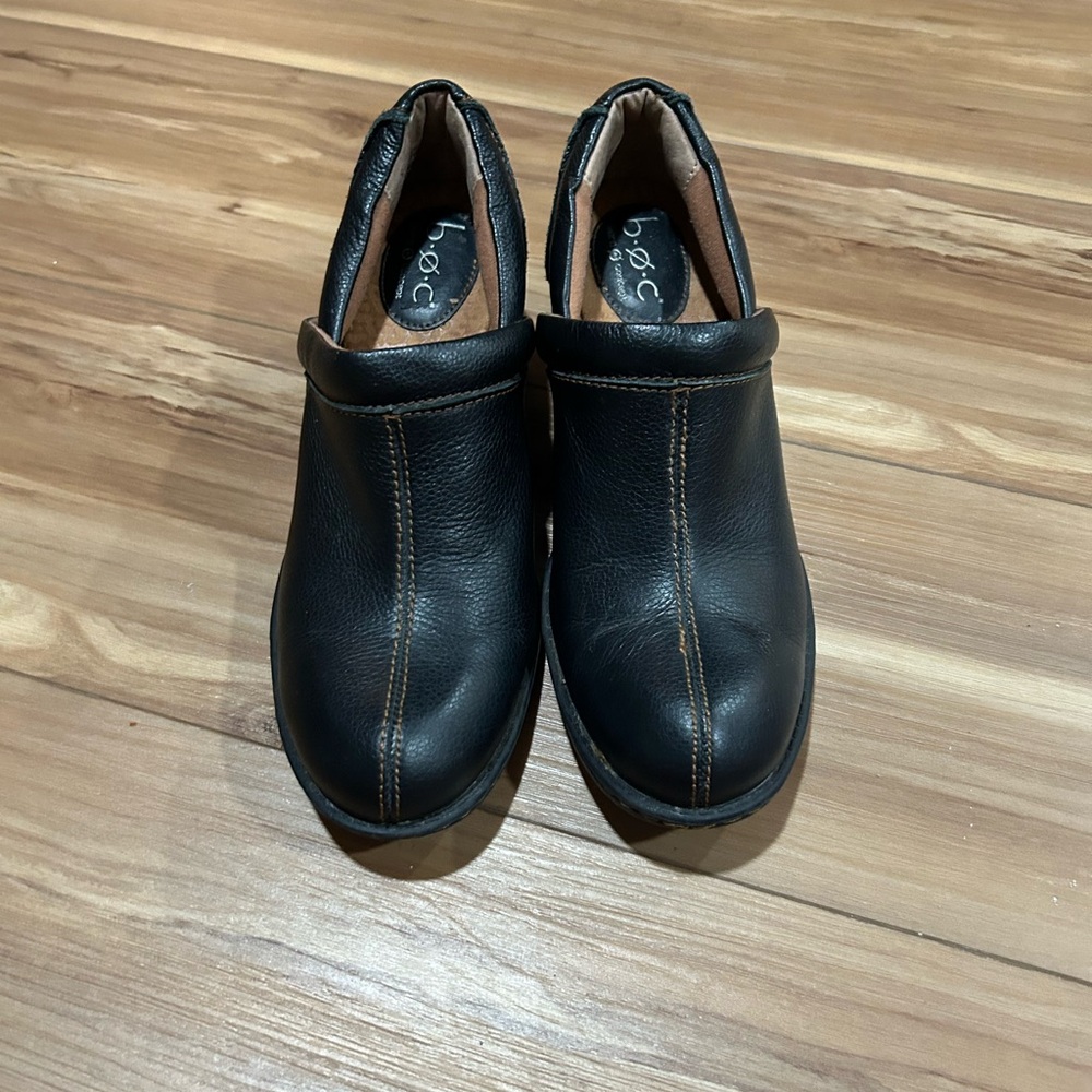 b.o.c. Black Leather Slip-On Clog Loafers Size 8